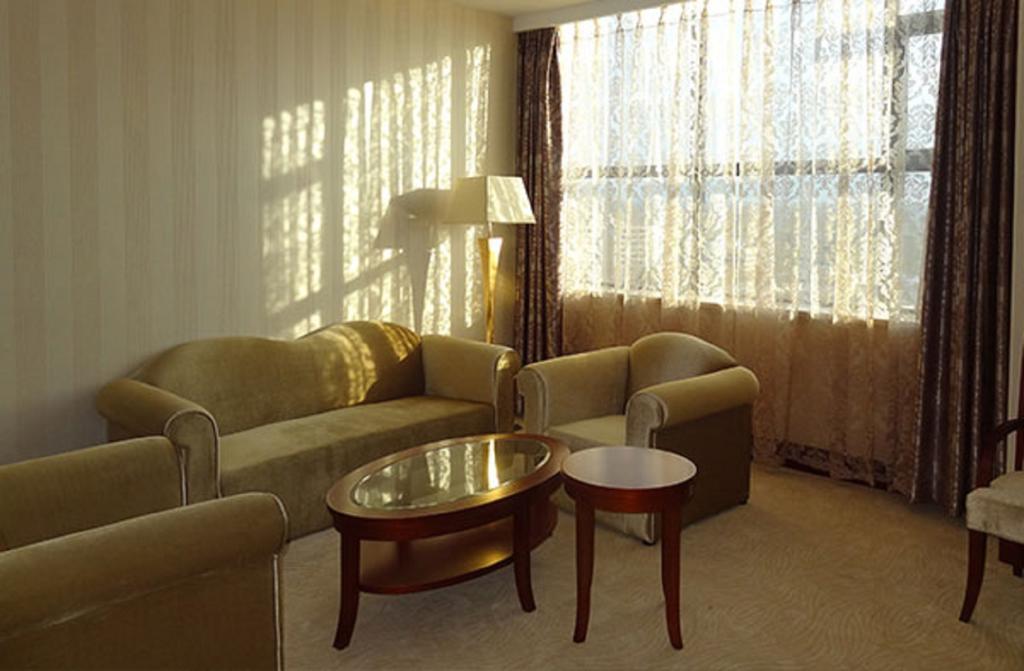 President Hotel At Umodzi Park Lilongwe Kültér fotó