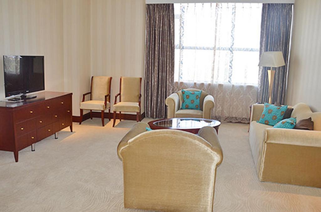 President Hotel At Umodzi Park Lilongwe Szoba fotó