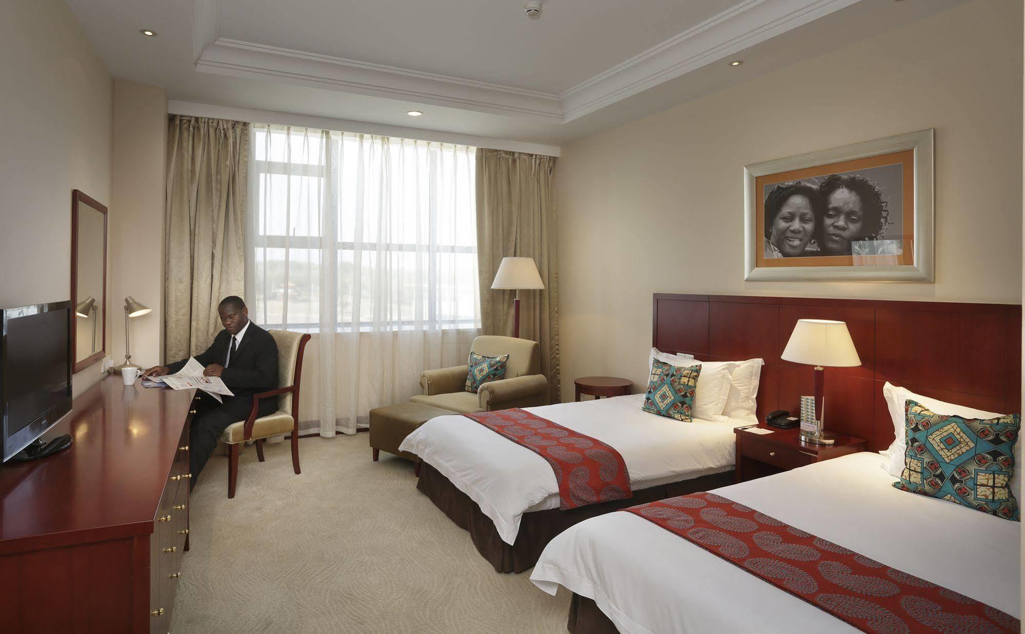 President Hotel At Umodzi Park Lilongwe Kültér fotó