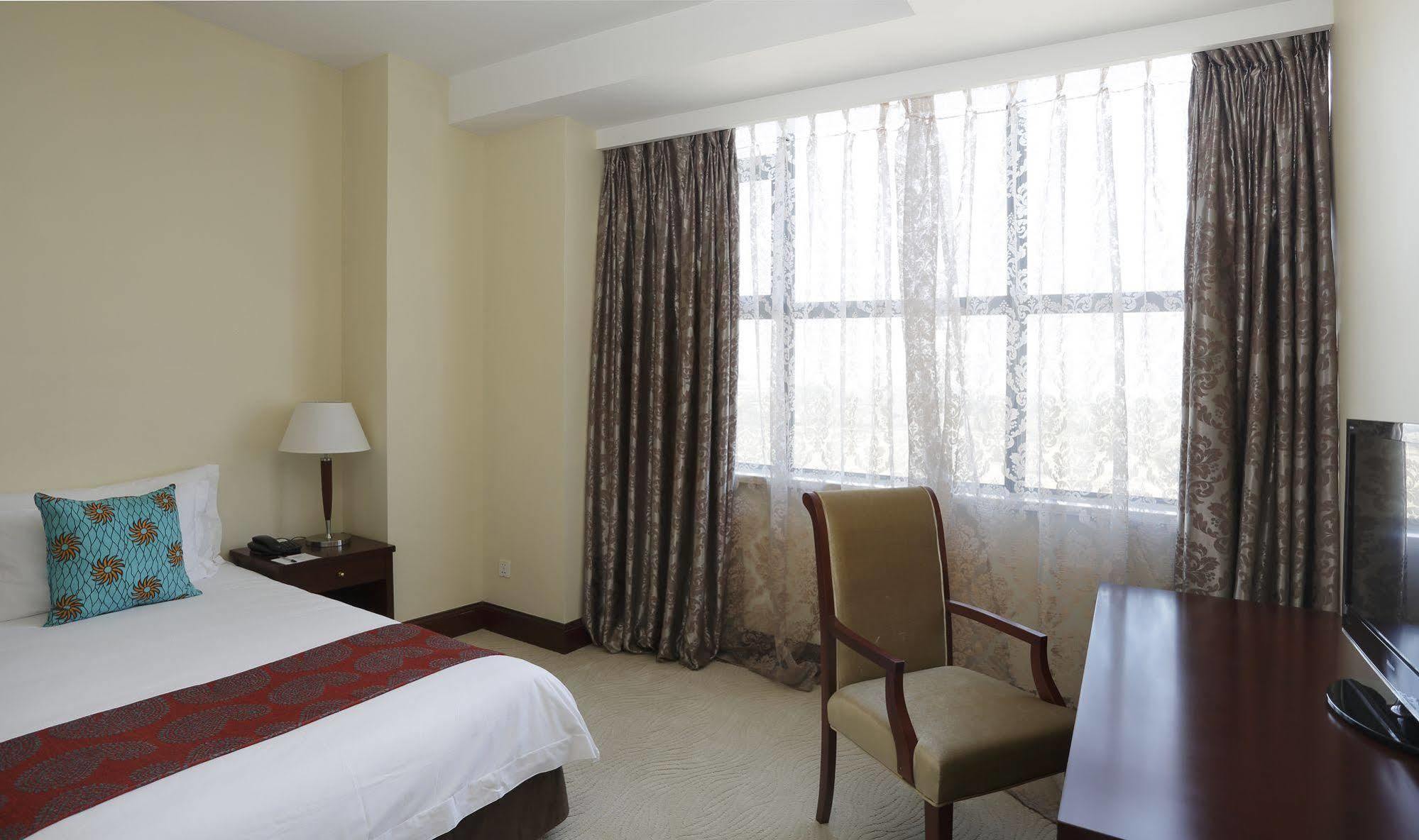 President Hotel At Umodzi Park Lilongwe Kültér fotó