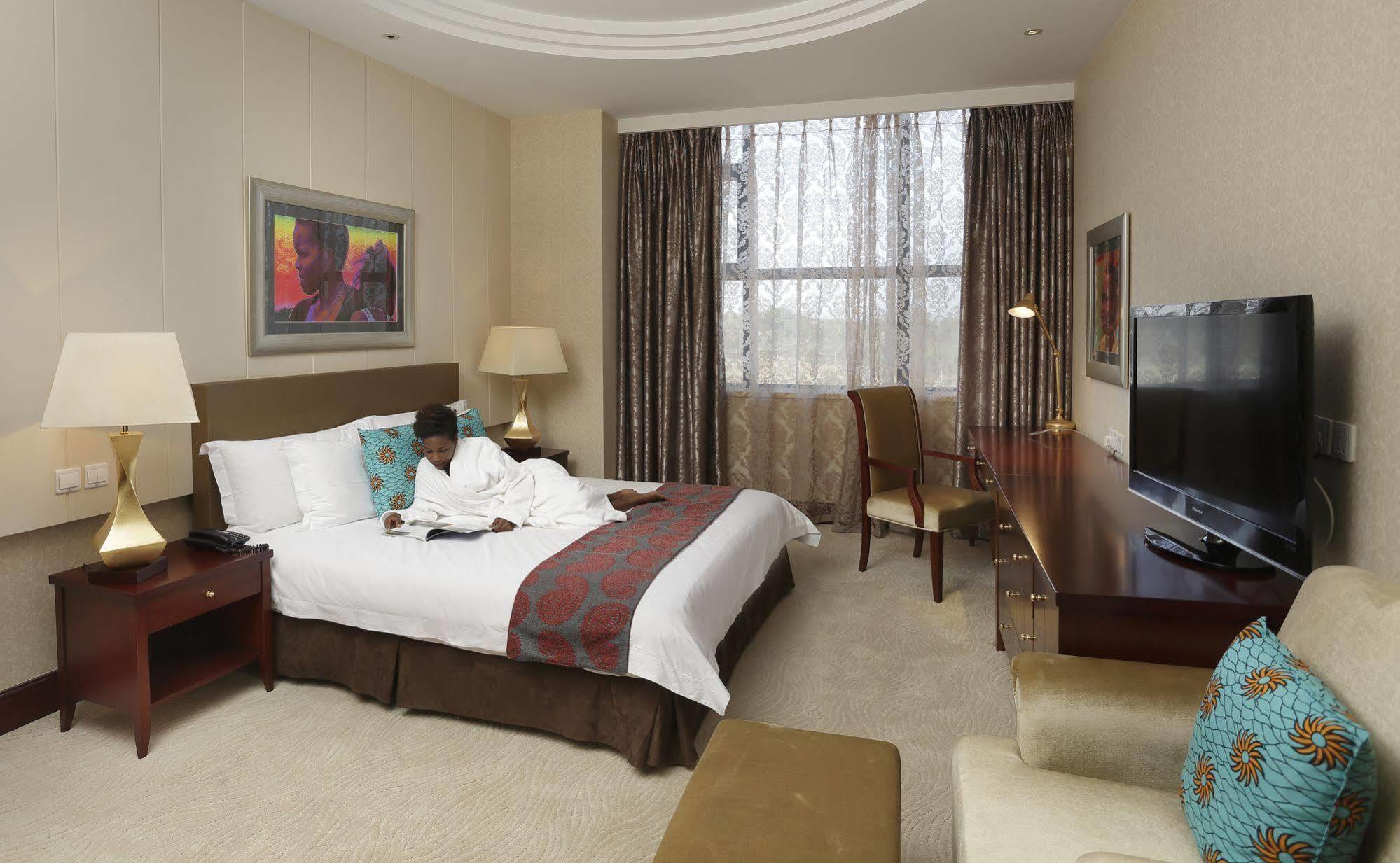 President Hotel At Umodzi Park Lilongwe Kültér fotó