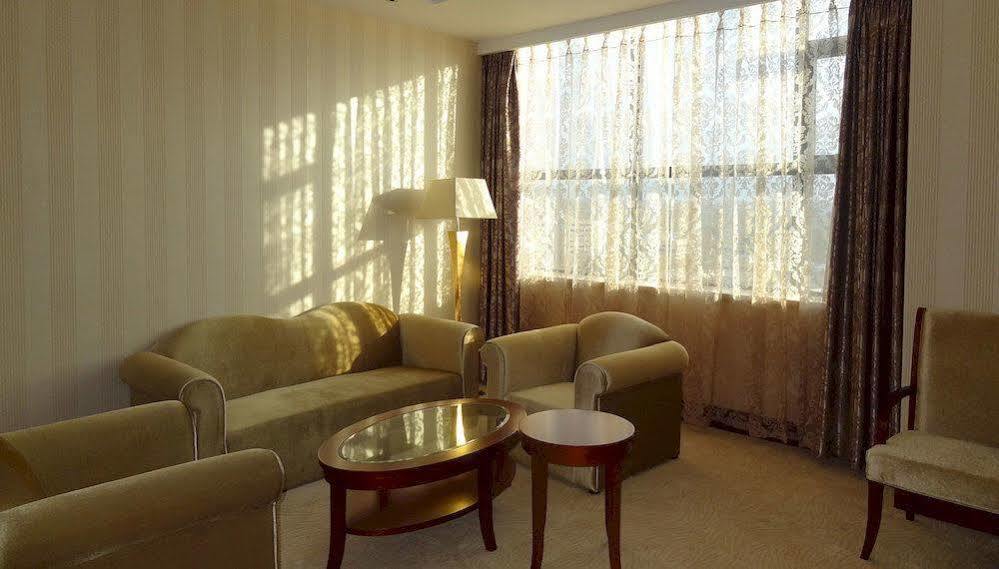 President Hotel At Umodzi Park Lilongwe Kültér fotó